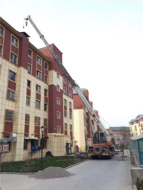 龙里县跨街广告牌的高空安装注意事项