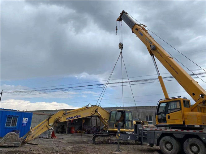 龙里县25吨吊车的工作半径是多少？