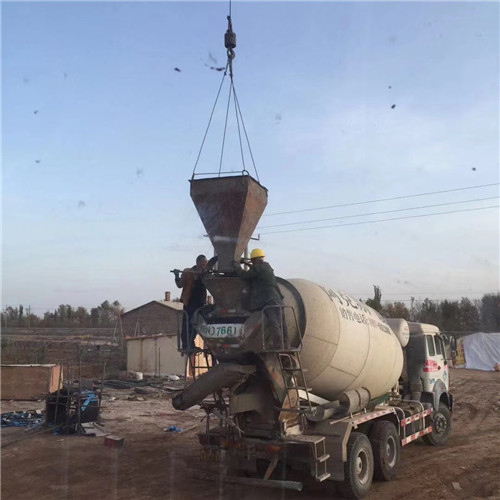 龙里县“精准瞄准”—— 吊车的 “定位导航” 技术